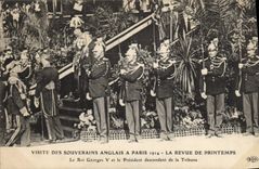 CPA Visite des souverains anglais a Paris 1914 La revue de Printemps Le Roi Georges V et le President descendent 