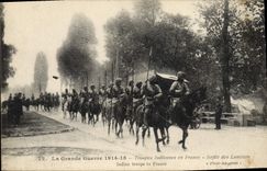 CPA Militaria Troupes indiennes en France Defile des lanciers 