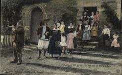 VINTAGE POSTCARD Folklore salt-water Marshes Country of Salt a wedding to the Borough of Batz