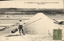 CPA Folklore Marais salants Guerande pres de Pouliguen Mulon de sel