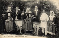 CPA Folklore Marais salants Au pays du Sel Paludiers a la fete de Saille