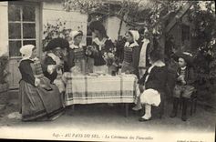 VINTAGE POSTCARD Folklore salt-water Marshes With the country of salt ceremony of engagement