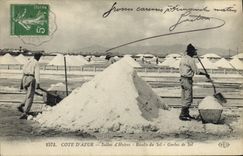 CPA Folklore Marais salants Salins d'Hyeres Recolte du sel Gerbes de sel