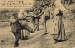 CPA Folklore Auvergne La bourree