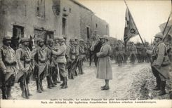 CPA Medaille Apres la bataille les soldats francais Militaria