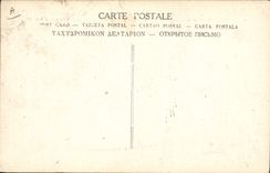 CPA Medaille Le general Gouraud decore le drapeau d'un regiment heroique Militaria