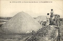 VINTAGE POSTCARD Folklore Salt-water Marshes On the Dimension work in the marshes the loading of salt