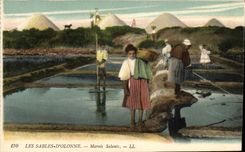 CPA Folklore Marais Salants Les Sables d'Olonne