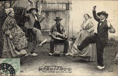 CPA Folklore Auvergne La bourree