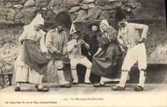 CPA Folklore Auvergne La Montagnarde Bourree