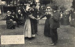 CPA Folklore Auvergne La bourree