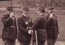 CPA Militaria Medaille Remise de decoration