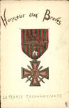 CPA Militaria Medaille Honneur aux braves (dessin a la main)