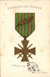 CPA Militaria Medaille Croix de guerre