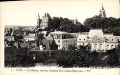CPA Banque Gien Le chateau cote est L'hospice et la Caisse d'Epargne 