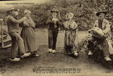CPA Folklore La Bourree Auvergne 