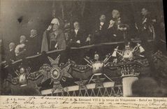 CPA SM Edouard VII a la revue de Vincennes Salut au drapeau 