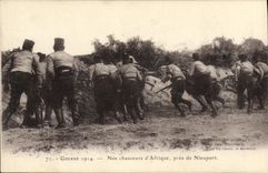 CPA Militaria Nos chasseurs d'Afrique pres de Nieuport 