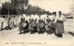 CPA Militaria La nouba des Tirailleurs 