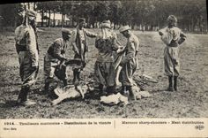 CPA Militaria Tirailleurs marocains Distribution de viande 