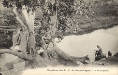 CPA Missions des PP du Saint Esprit A la baignade 