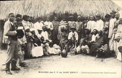 CPA Missions des PP du Saint Esprit Catechiste instruisant des catechumenes 