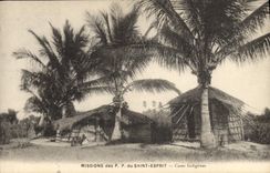 CPA Missions des PP du Saint Esprit Cases indigenes 