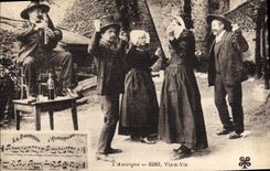 CPA Folklore Auvergne Bourree Vis a vis 