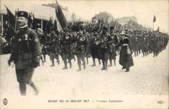 CPA Militaria Revue du 14 Juillet 1917 Troupes coloniales 