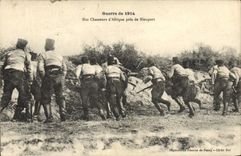 CPA Militaria Nos chasseurs d'Afrique pres de Nieuport 