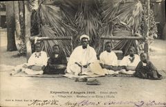 CPA Negre Homme noir Exposition d'Angers 1906 Village noir Marabout et ses eleves a l'ecole 