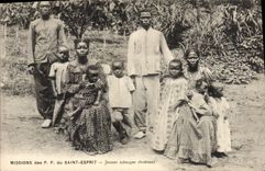 CPA Negre Homme noir Missions des PP du Saint Esprit Jeunes menages chretiens 