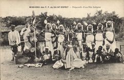 CPA Negre Homme noir Missions des PP du Saint Esprit Preparatifs d'une fete indigene 