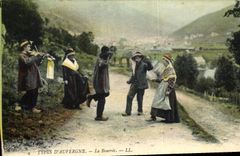 CPA Folklore Auvergne La bourree