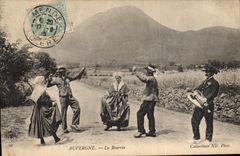 CPA Folklore Auvergne La bourree