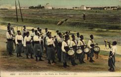 CPA Militaria La Nouba des Tirailleurs 