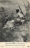 CPA Militaria Tirailleur algerien soignant un blesse allemand 