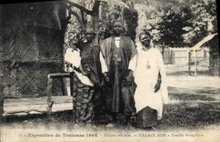 CPA Homme Noir negre Exposition de Toulouse 1908 Village Noir Famille Senegalaise 