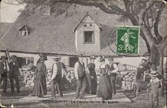 CPA Folklore La danse de la bourree