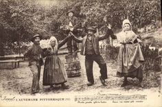 CPA Folklore Auvergne La bourree