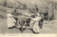 CPA Folklore Auvergne La bourree 