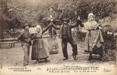 CPA Folklore Auvergne La bourree