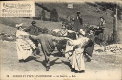 CPA Folklore Auvergne La bourree