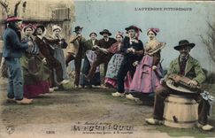 CPA Folklore Auvergne La bourree