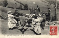 CPA Folklore Auvergne La bourree La ronde