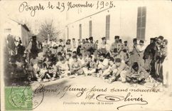 CPA Militaria Tirailleurs algeriens a la soupe