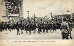 CPA Militaria Les Fetes de la Victoire 14 Juillet 1919 Les zouaves