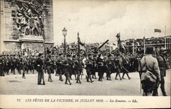CPA Militaria Les fetes de la Victoire 14 juillet 1919 Les zouaves