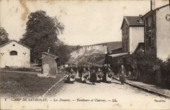 CPA Militaria Camp de Sathonay Les zouaves Tambours et clairons