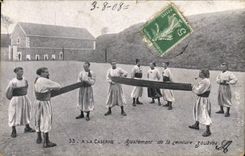 VINTAGE POSTCARD Militaria With the barracks Adjustment of the belt Zouaves